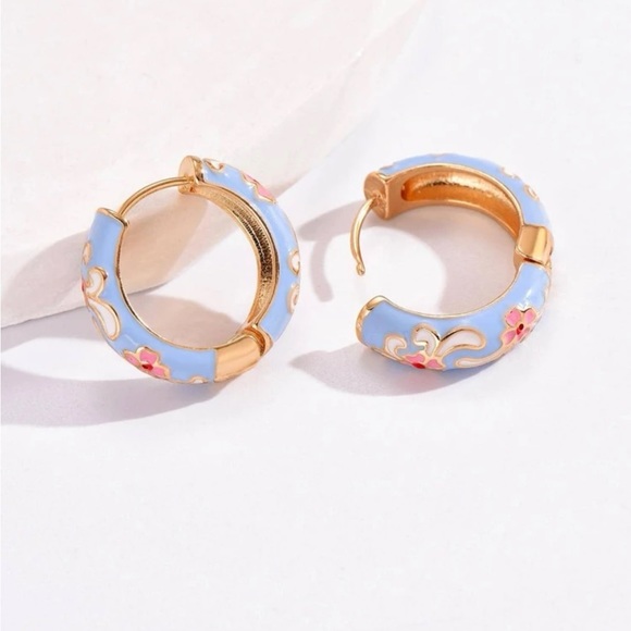 Gorgeous Gold Plated Baby Blue & Pink Floral Enamel Hoop Earrings New - Picture 4 of 7